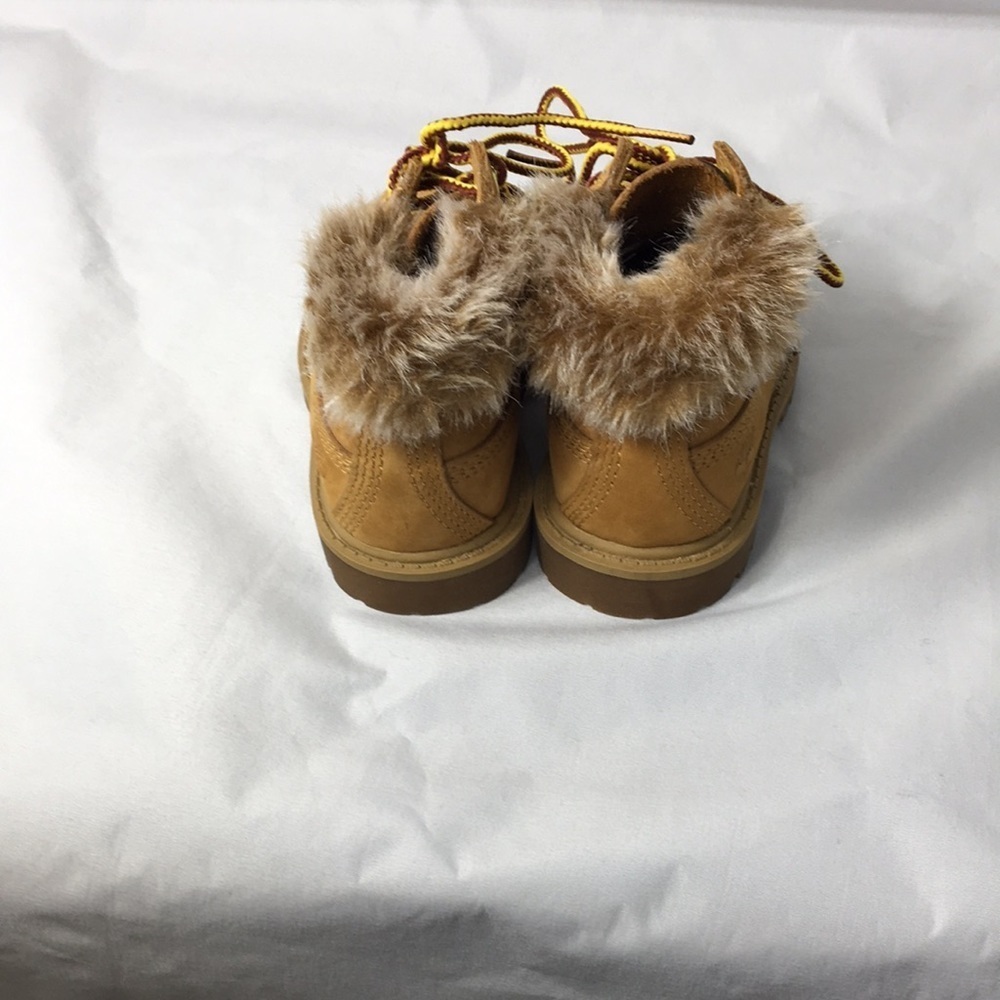 Timberland Boys Waterproof Hiking boot Size 6 Like-NEW Condition - Picture 4 of 8